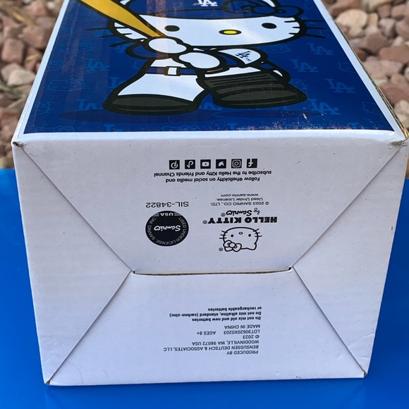 2023 LA Dodgers Collectible Blue and White Hello Kitty Bobblehead Figure - Picture 9 of 14